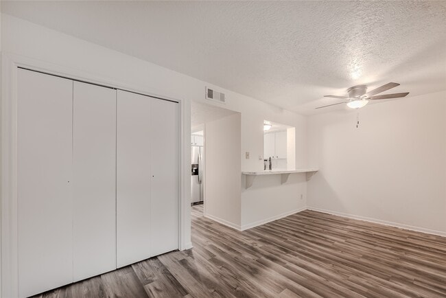 Building Photo - 1803 Country Village Blvd