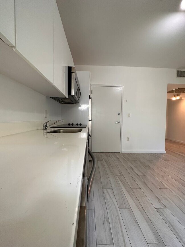 Building Photo - BRAND NEW 1BD APT IN THE HEART OF ART DECO