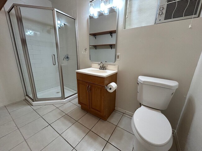 Building Photo - 735 Genevieve St