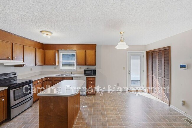 Building Photo - 1607 McFarland Dr