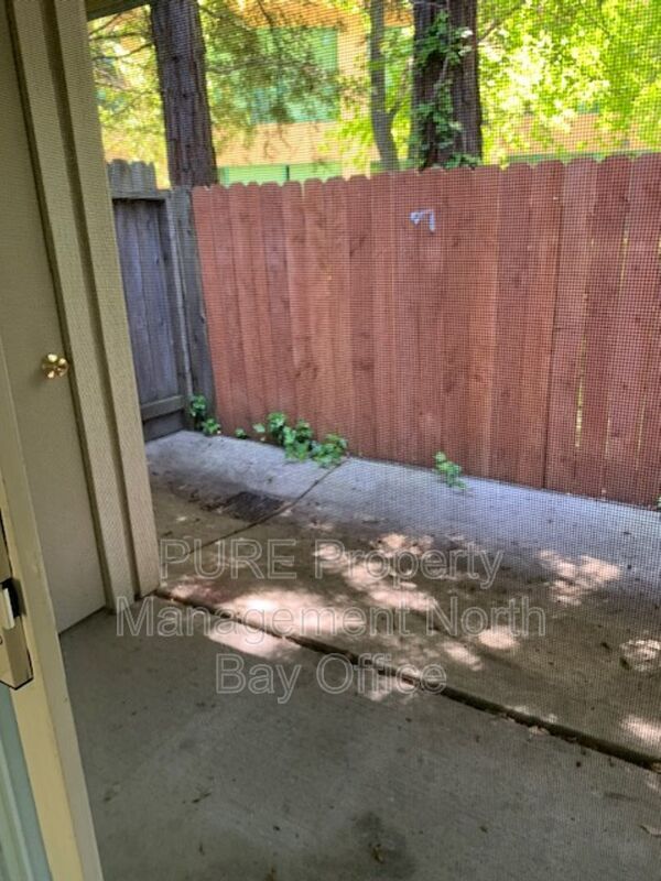 Building Photo - 2155 Meadowbrook Ct