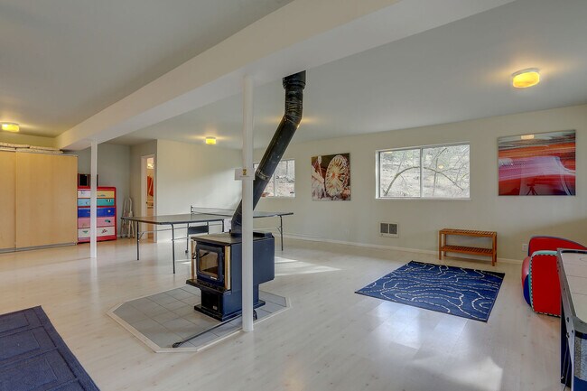 Building Photo - 3500 Fir Mountain Rd