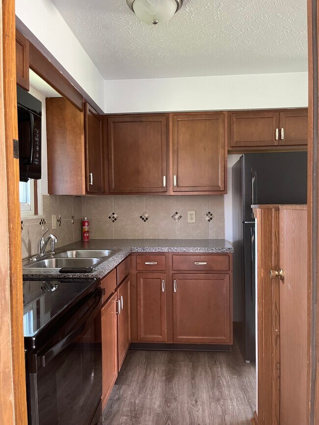 Building Photo - 1380 Beechnut Dr