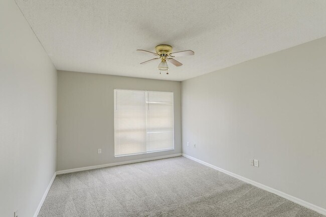 Building Photo - 1724 Townhall Ln