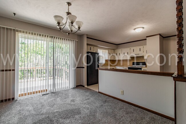 Building Photo - Beautiful 3 Bedroom / 2.5 Bath | 120th and...