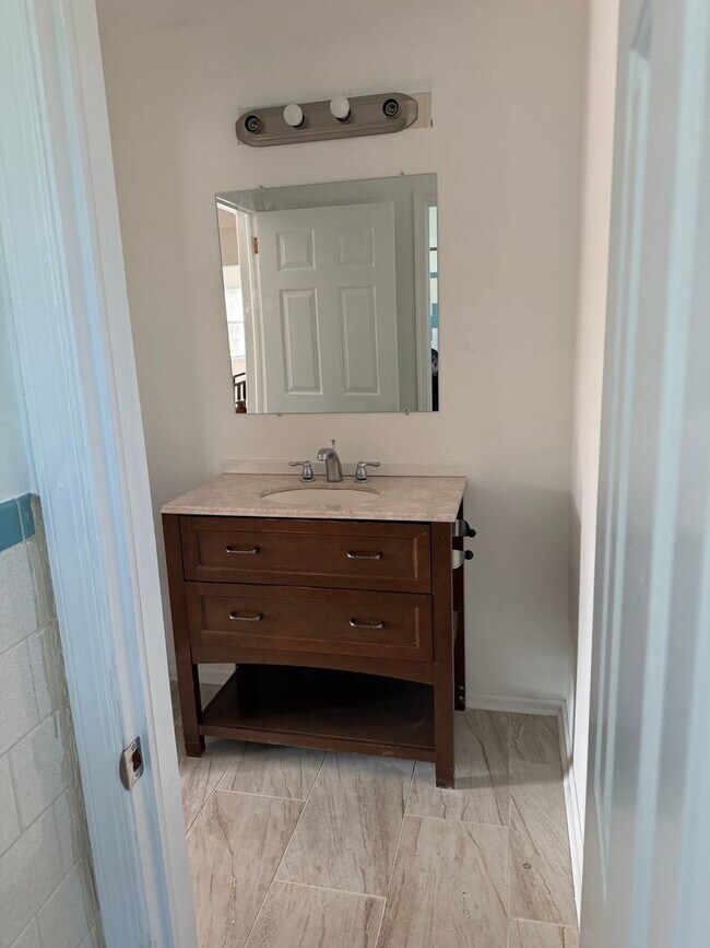 Building Photo - Charming 4-Bedroom, 1.5 Baths Home in Prime Absecon Location