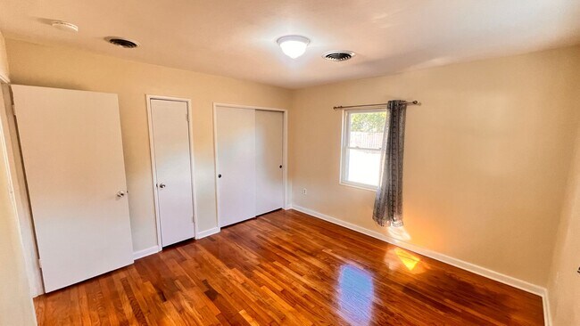 Building Photo - Charming 2-Bed Retreat in the Heart of Mount Dora! PRIME LOCATION! DONT MISS OUT!
