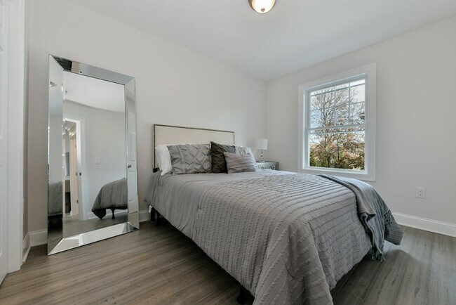 Building Photo - 224 Newbury Ave