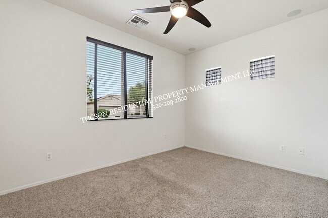 Building Photo - 10568 Desert Drifter Pl