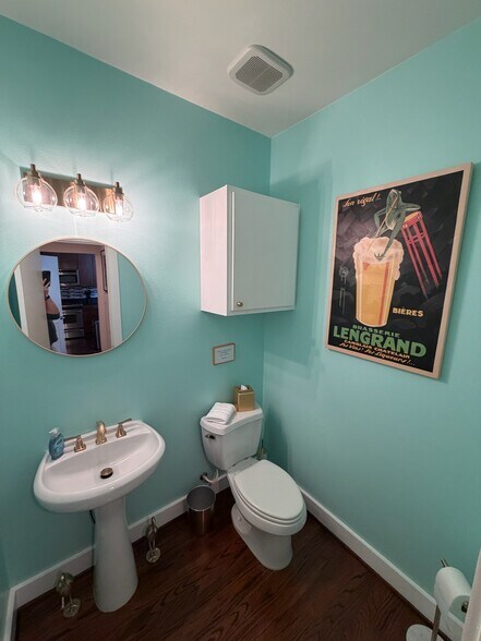 Building Photo - 5810 Darling St