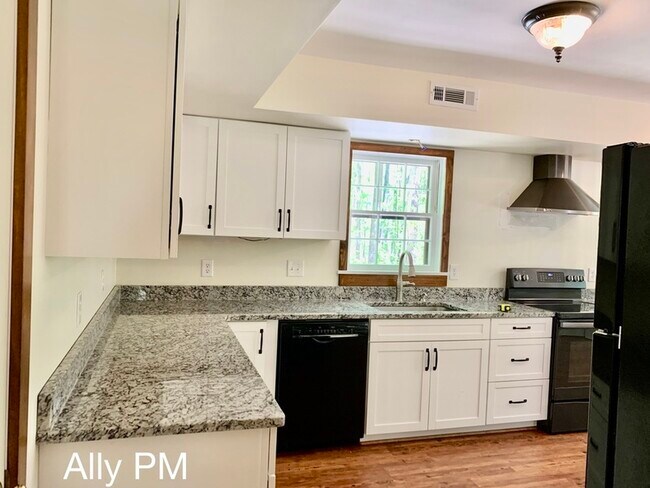 Building Photo - 1180 Fox Ridge Dr