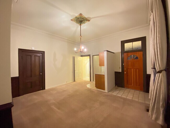 Building Photo - 190 W K St