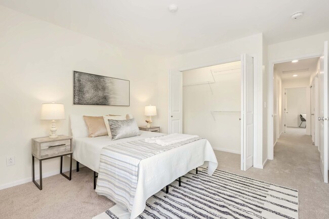 Building Photo - Must-see property that still feels brand new