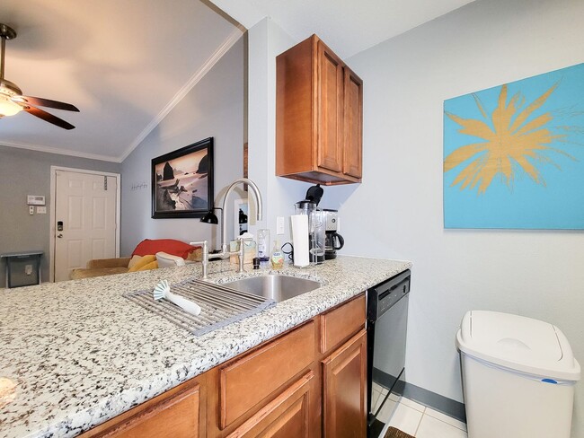 Building Photo - BEAUTIFUL REMODELED 1 BEDROOM 1 BATH CONDO...