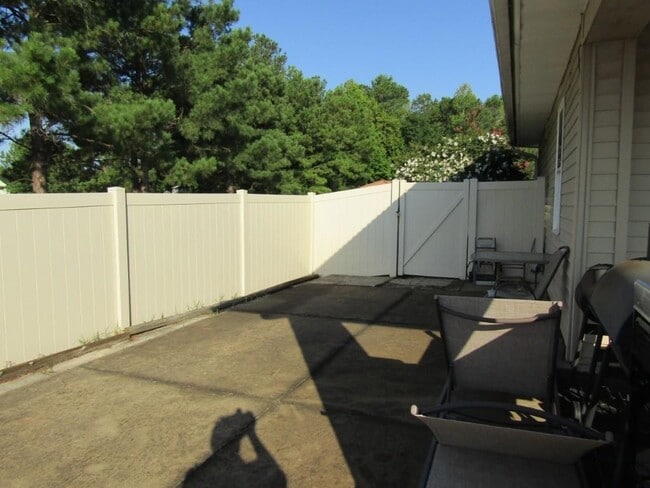 Building Photo - 308 Glenridge Dr