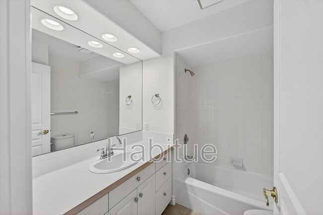 Building Photo - 393 E Trailside Dr