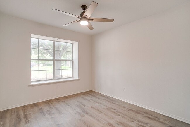 Building Photo - 1512 Clover Ln
