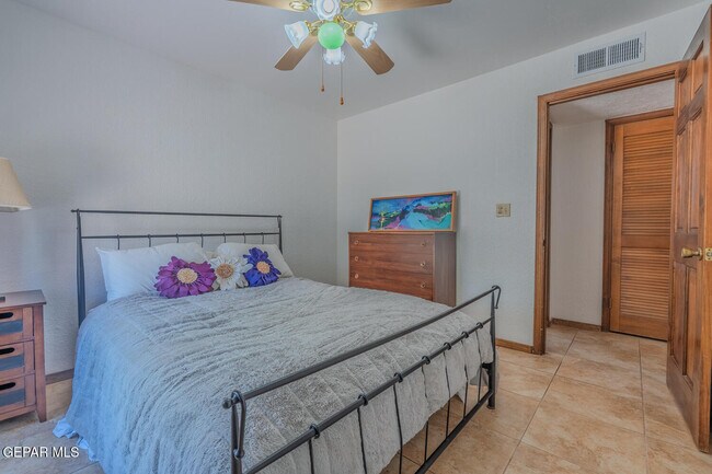 Building Photo - 6815 Villa Hermosa Dr