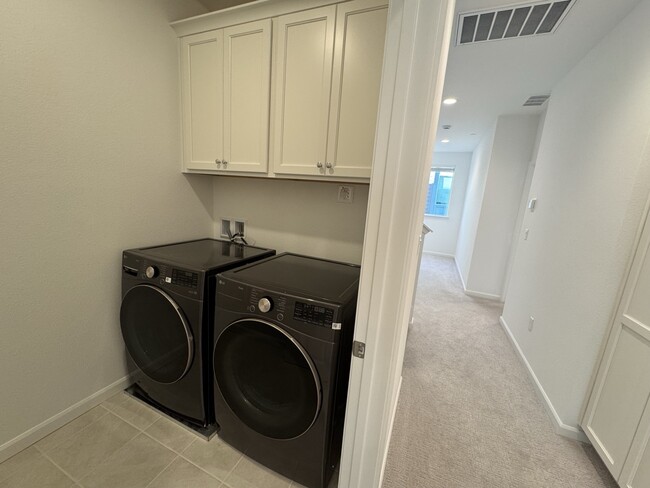 Building Photo - 6333 Dandelion St