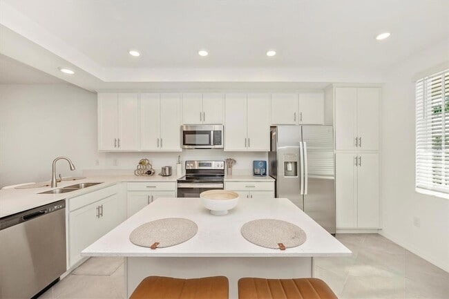 Building Photo - 12280 Wellen Golf St