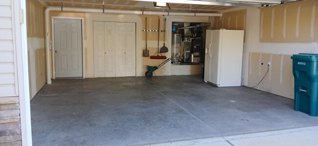 Building Photo - 672 Theresea Ct