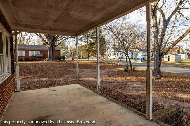 Building Photo - 1420 Amhurst St