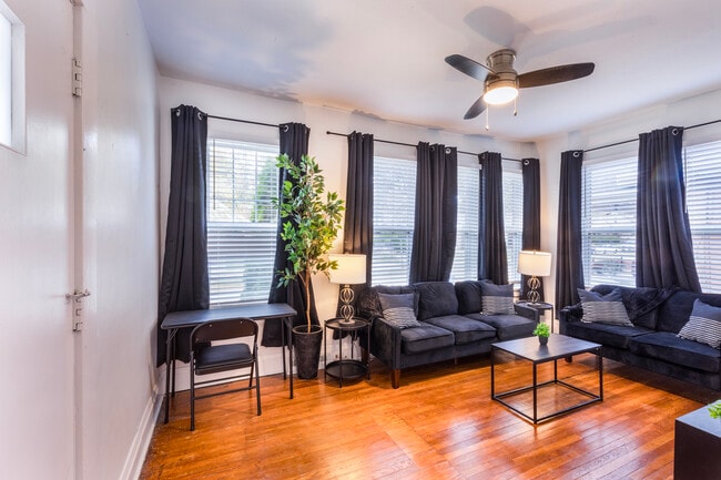 Primary Photo - 2262 Yale Ave