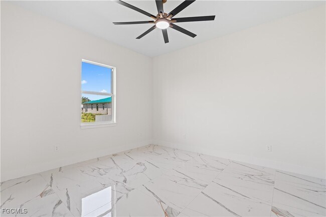Building Photo - 428 Petite Ave
