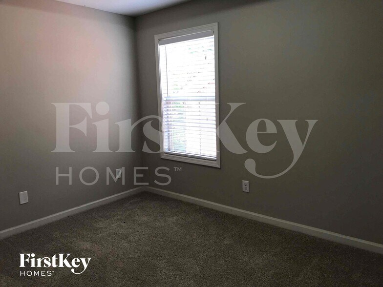 Building Photo - 531 Garden View Ct