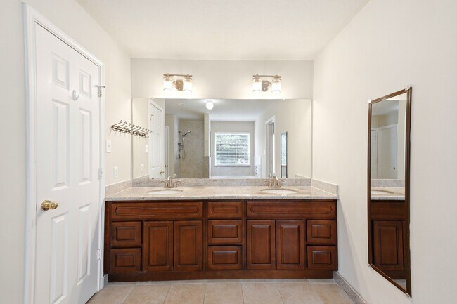 Building Photo - 3126 Waters View Dr