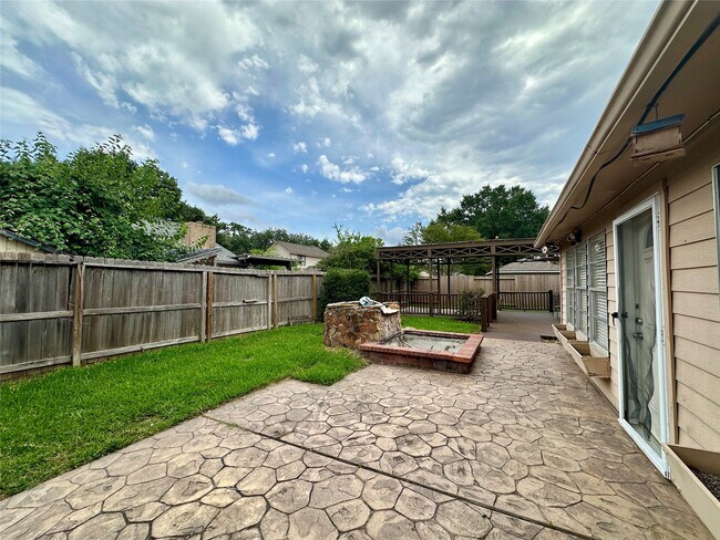 Building Photo - 11614 Easterling Dr