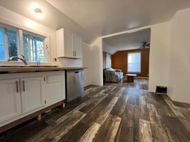 Building Photo - 738 Griswold St