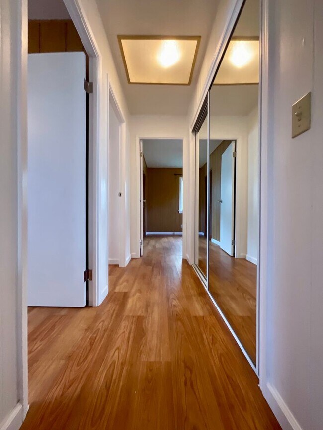 Building Photo - Beautiful, Bright & Airy Beach House--3Bed...