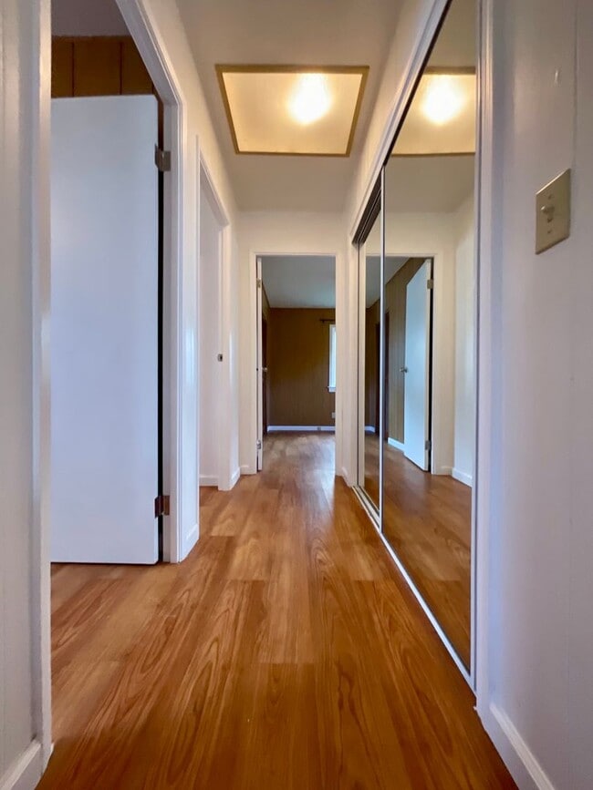 Building Photo - Beautiful, Bright & Airy Beach House--3Beds, 2Baths with Yard