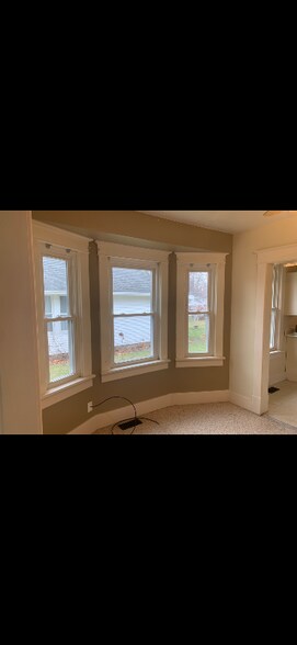 Building Photo - 216 W Evers Ave