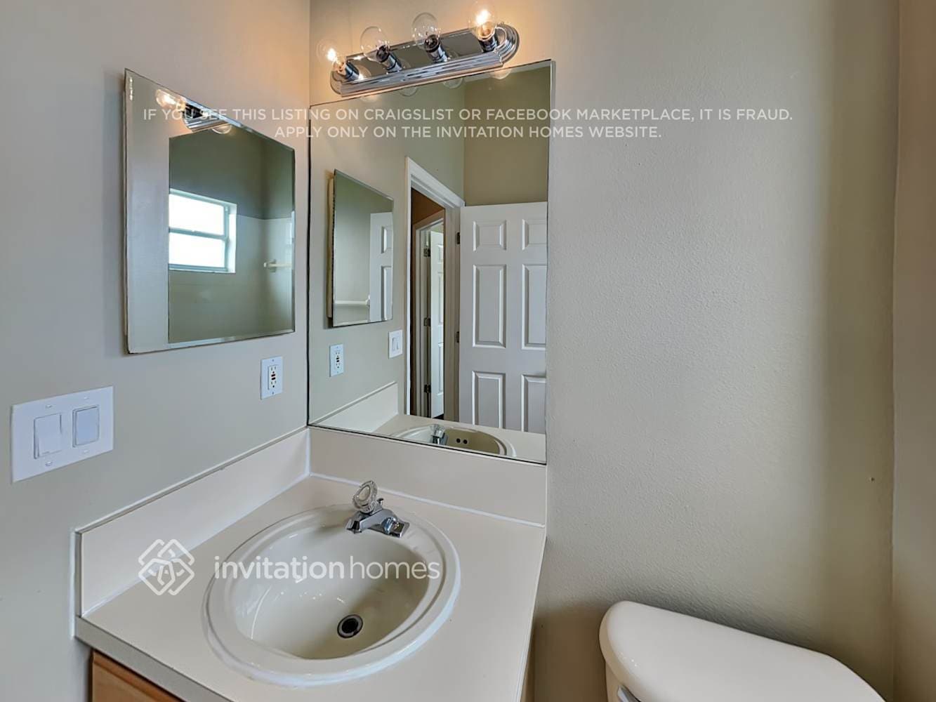 Building Photo - 3204 Hanging Vine Ct