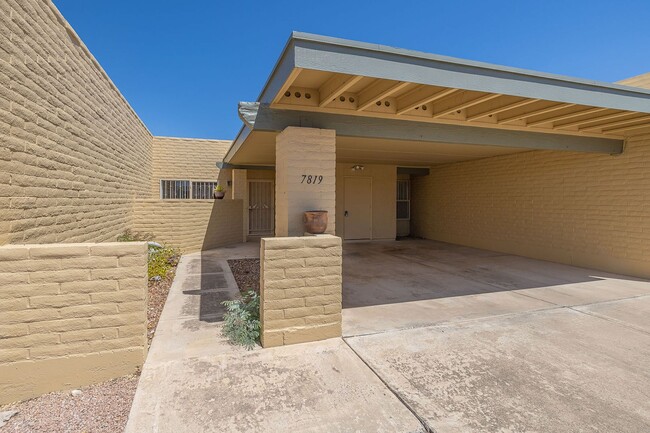 Building Photo - SUMMER MOVE IN INCENTIVE!! East-2 bedroom/...