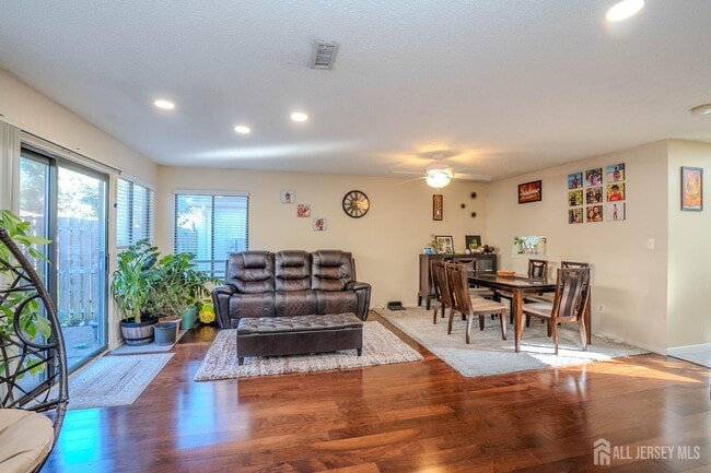 Building Photo - 58 Park Gate Dr