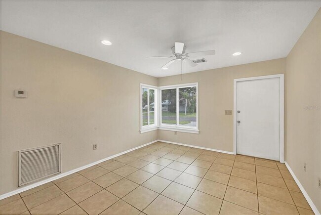 Building Photo - 5439 Kenwood Dr