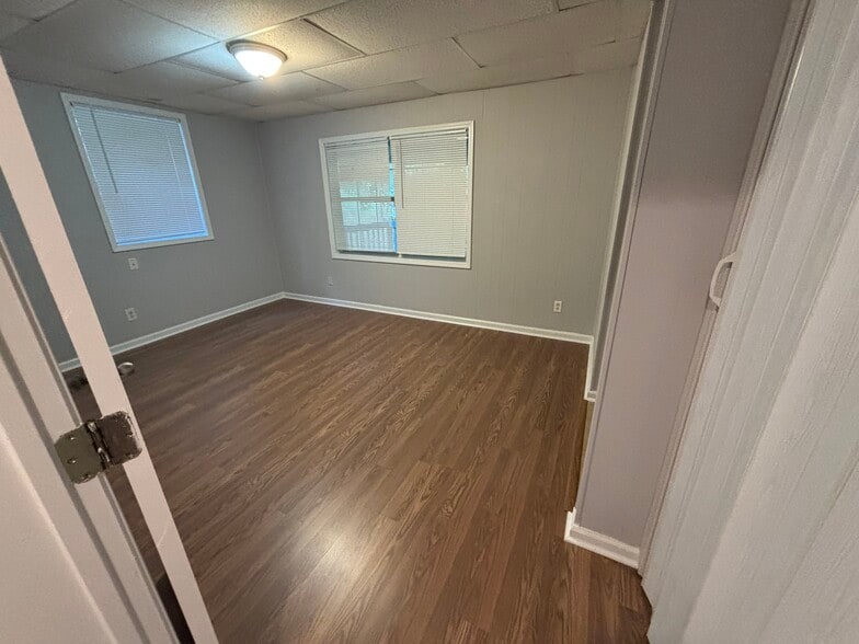 Building Photo - 3211 Country Ln