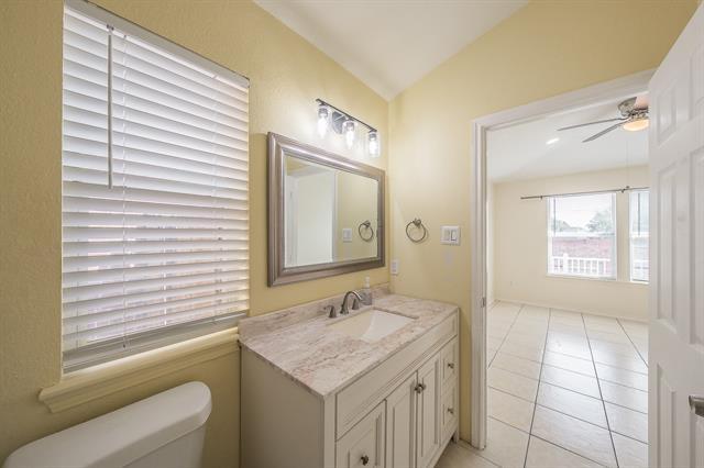 Building Photo - 8932 Sunny Hollow Dr