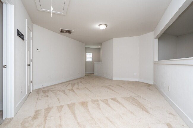 Building Photo - Modern 3BR/2.5BA Townhome with Main-Level Suite and Loft, located in prime Taylors Location! $220...