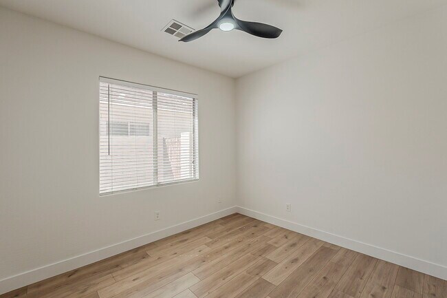 Building Photo - 3877 S Coach House Dr