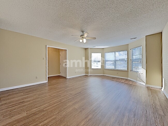 Building Photo - 2524 Cinema Dr