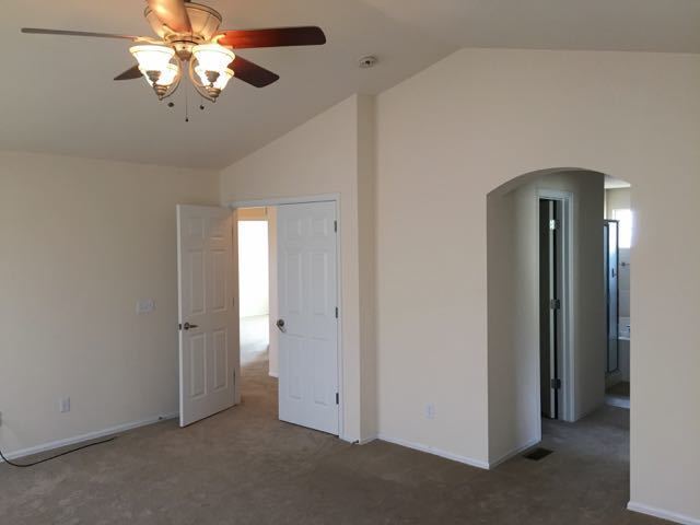 Building Photo - HUGE 3 bed 3.5 bath + Bonus Room with Fini...