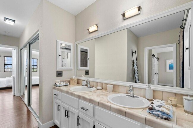 Building Photo - 270 Dahlia Ave