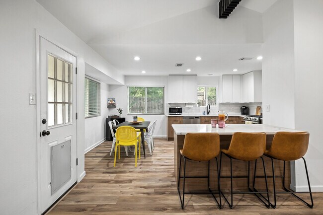 Building Photo - 5105 Galen Ct