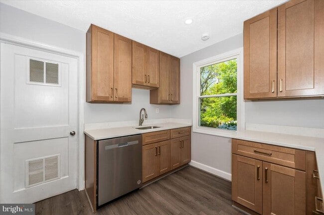 Building Photo - 13205 Okinawa Ave