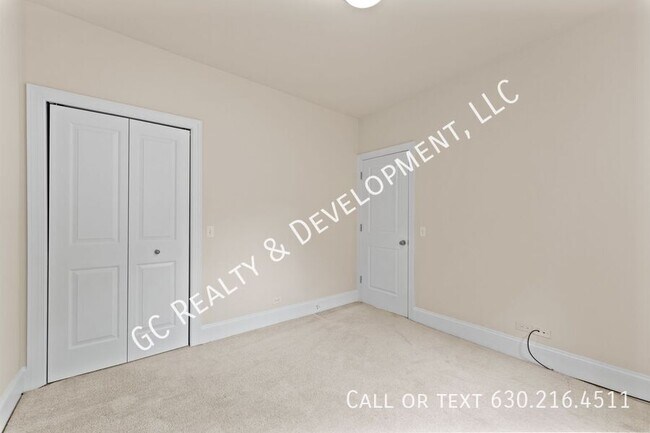 Building Photo - 7635 N Greenview Ave