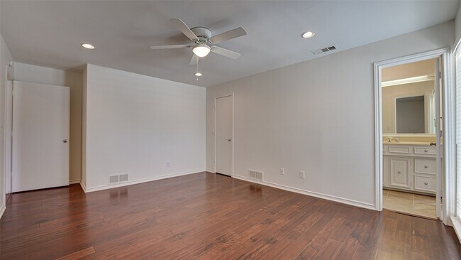 Building Photo - 5818 Orchid Ln